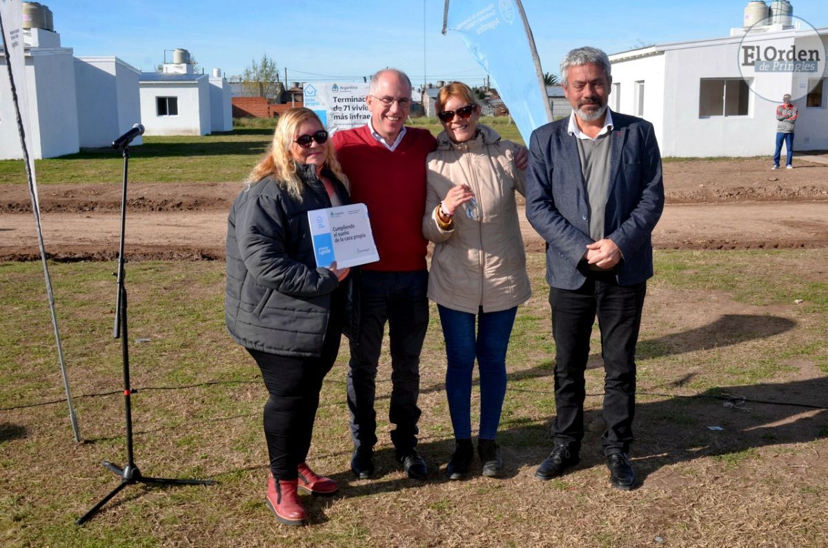 Con la entrega de llaves, 21 familias acceden a sus anheladas viviendas
