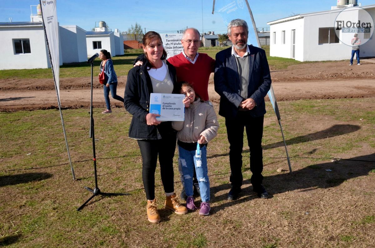 Con la entrega de llaves, 21 familias acceden a sus anheladas viviendas