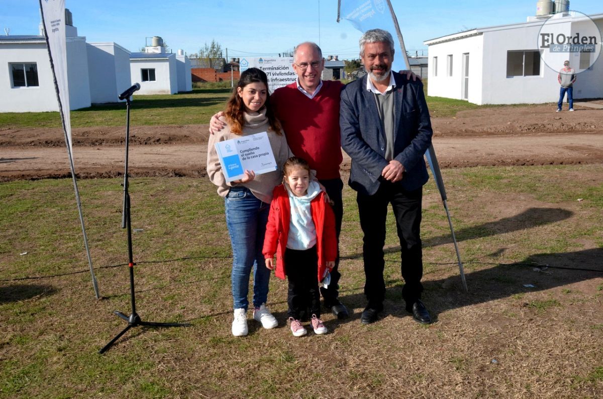 Con la entrega de llaves, 21 familias acceden a sus anheladas viviendas