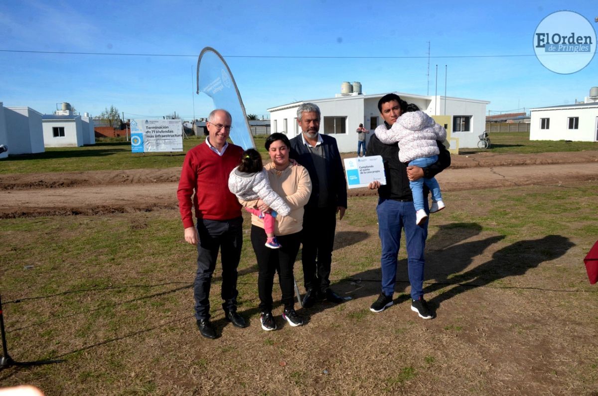 Con la entrega de llaves, 21 familias acceden a sus anheladas viviendas