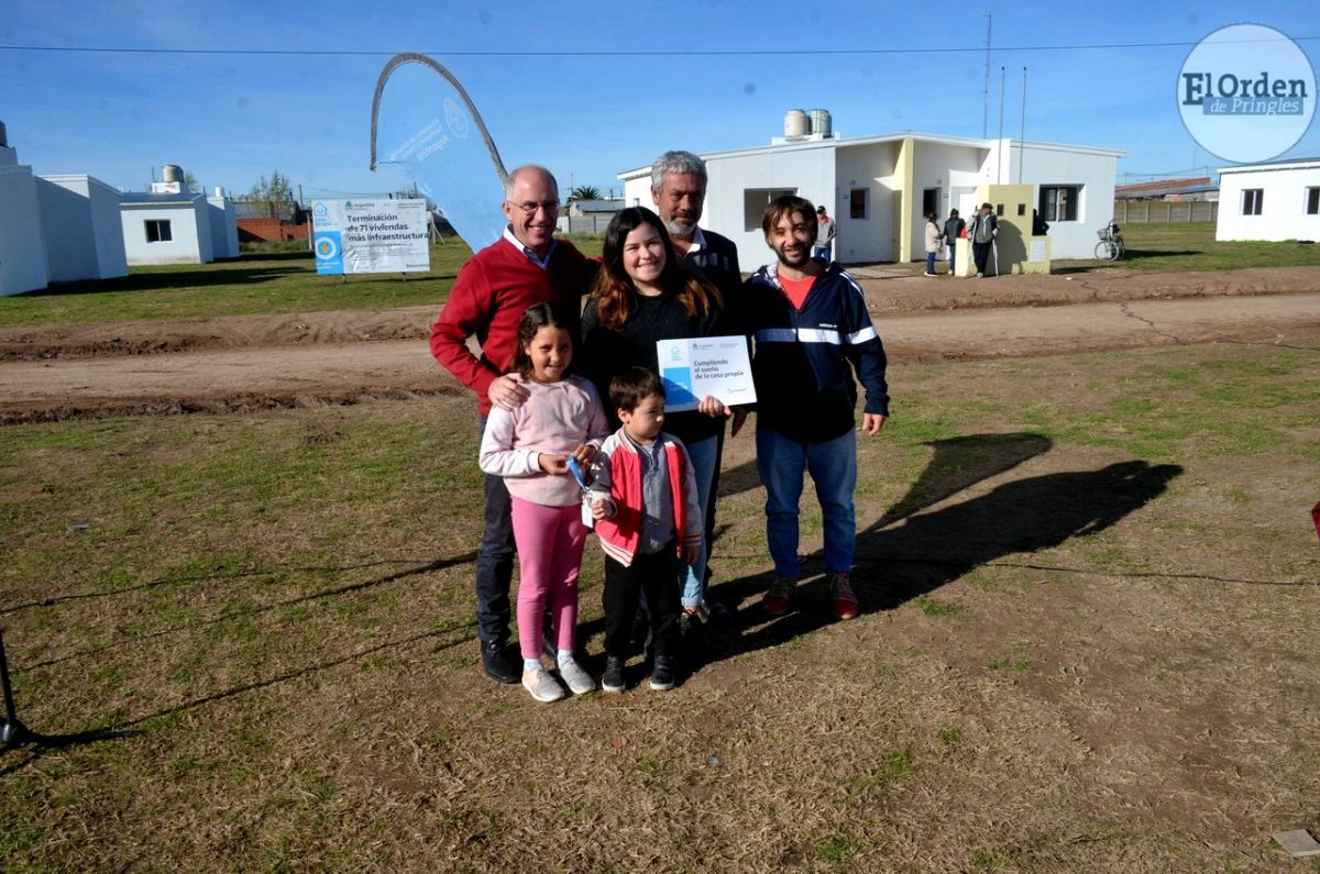 Con la entrega de llaves, 21 familias acceden a sus anheladas viviendas