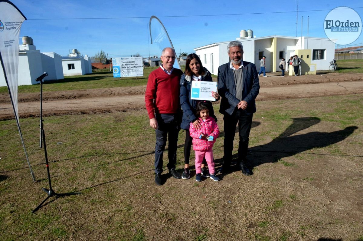 Con la entrega de llaves, 21 familias acceden a sus anheladas viviendas