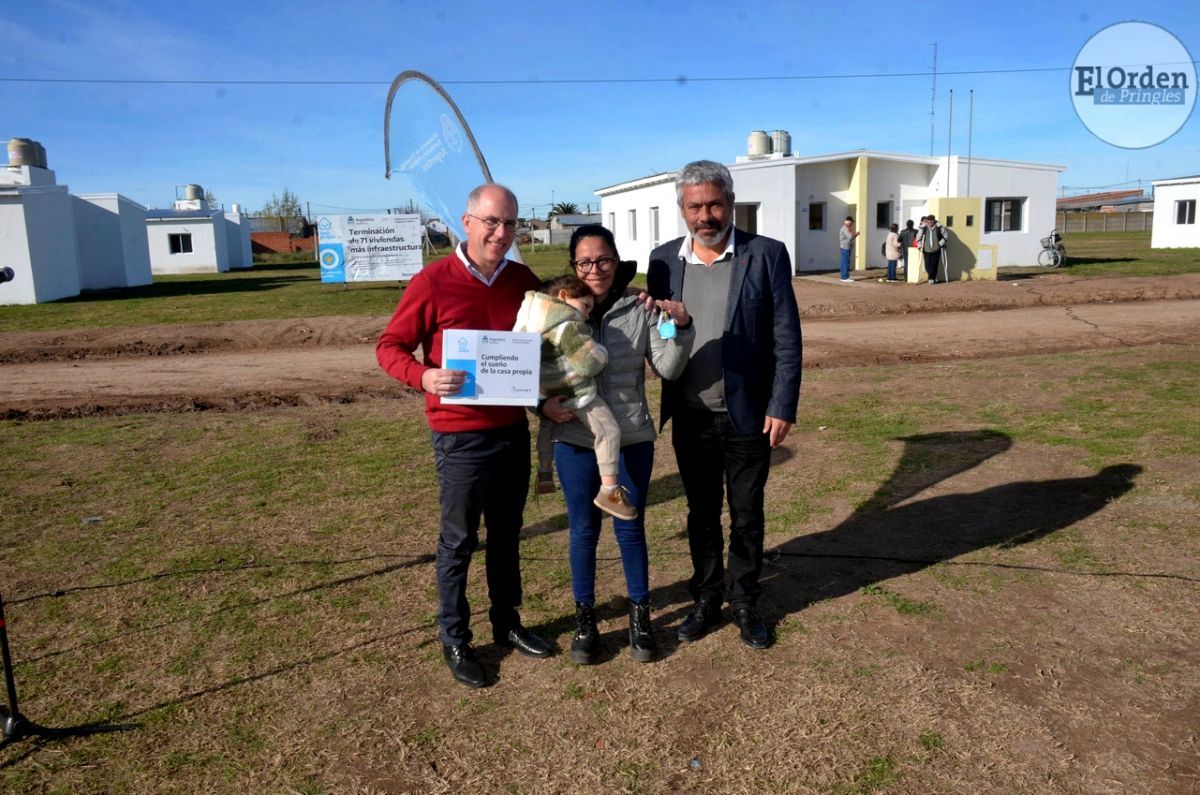 Con la entrega de llaves, 21 familias acceden a sus anheladas viviendas