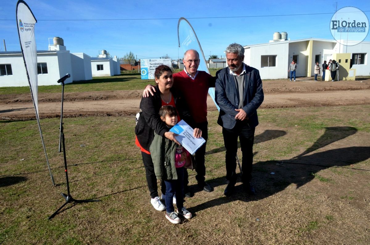 Con la entrega de llaves, 21 familias acceden a sus anheladas viviendas