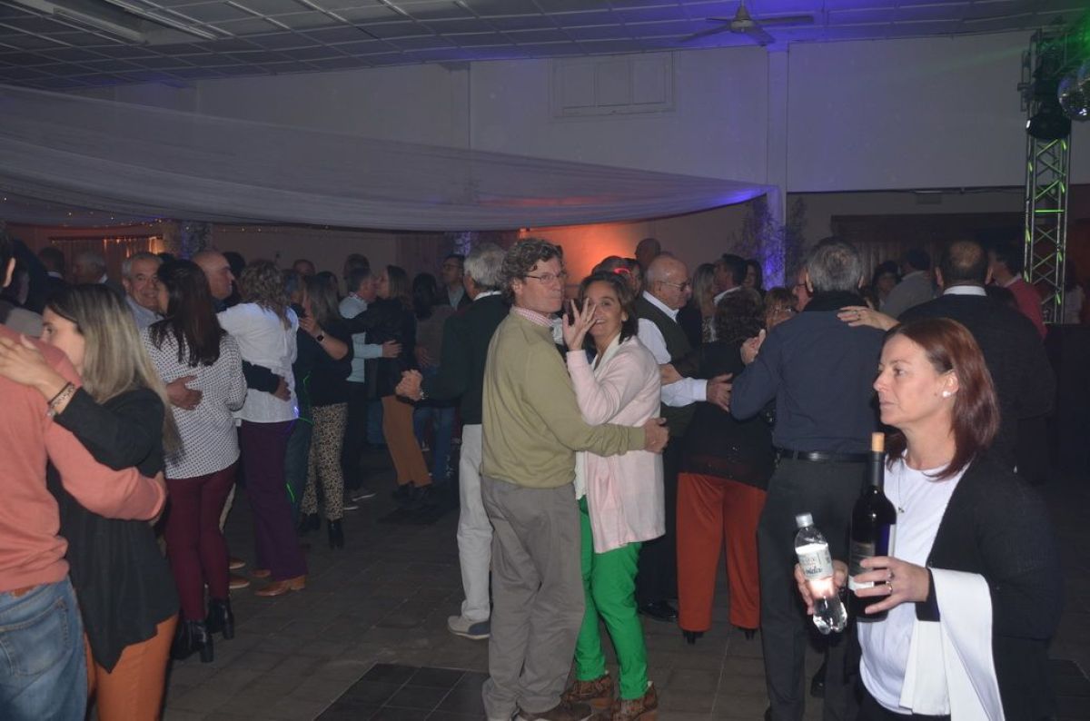 Con cena y baile el Fogón de los Gauchos celebró su 75° Aniversario