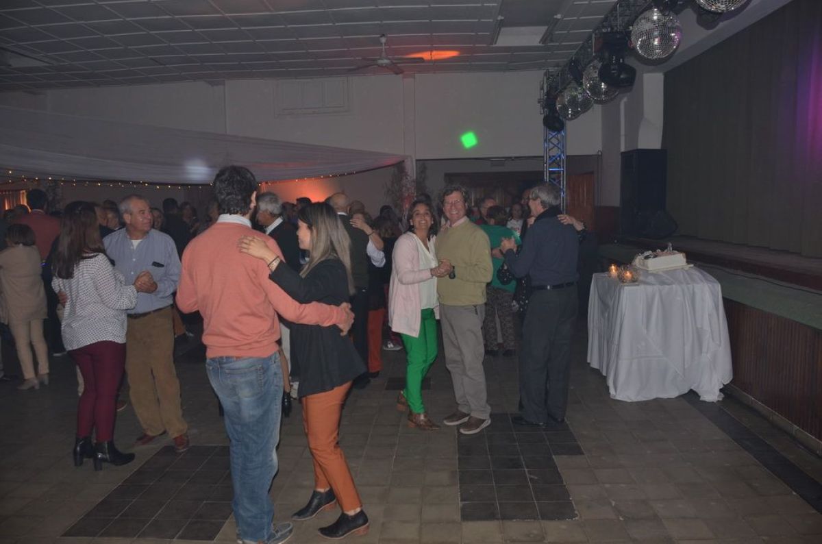 Con cena y baile el Fogón de los Gauchos celebró su 75° Aniversario