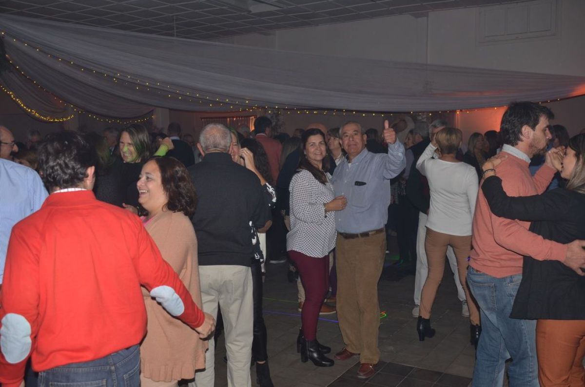 Con cena y baile el Fogón de los Gauchos celebró su 75° Aniversario