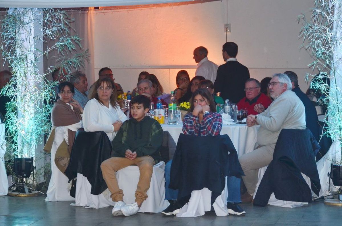 Con cena y baile el Fogón de los Gauchos celebró su 75° Aniversario