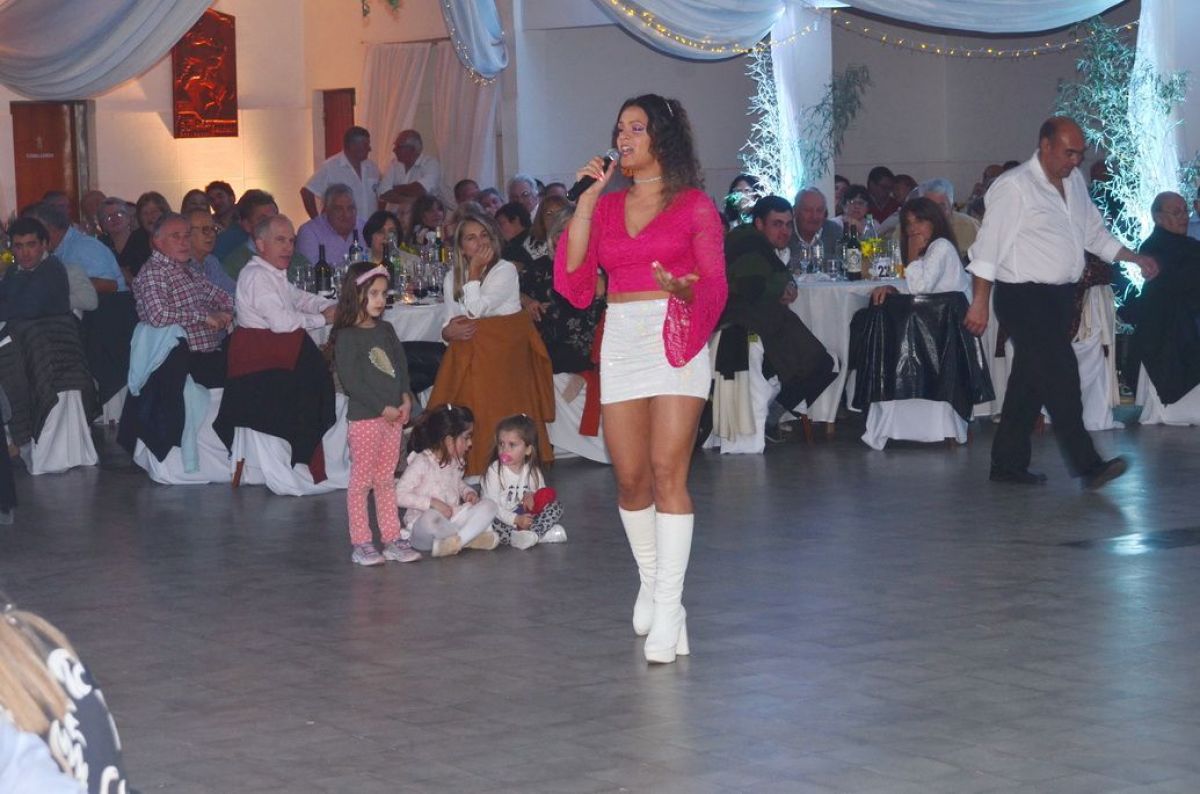 Con cena y baile el Fogón de los Gauchos celebró su 75° Aniversario