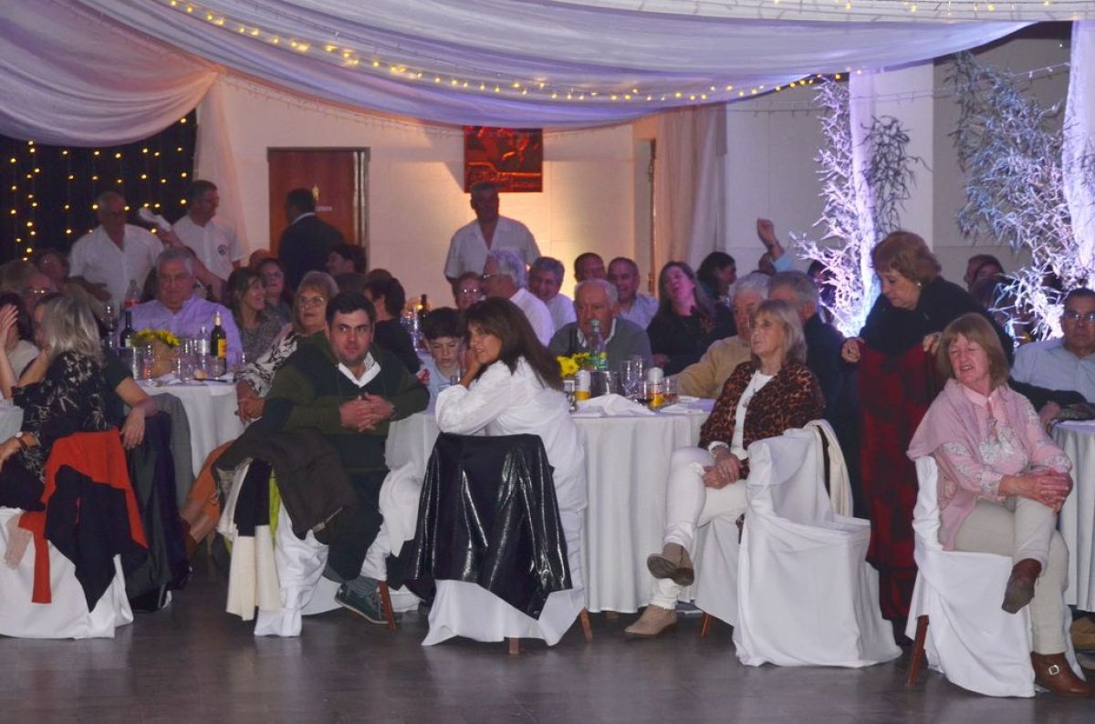 Con cena y baile el Fogón de los Gauchos celebró su 75° Aniversario