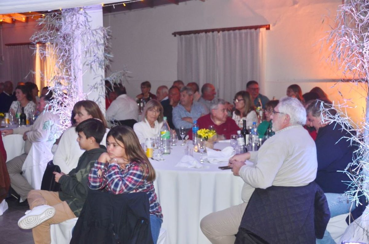 Con cena y baile el Fogón de los Gauchos celebró su 75° Aniversario