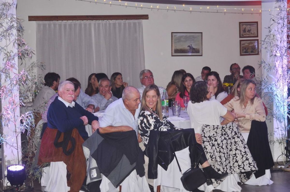 Con cena y baile el Fogón de los Gauchos celebró su 75° Aniversario