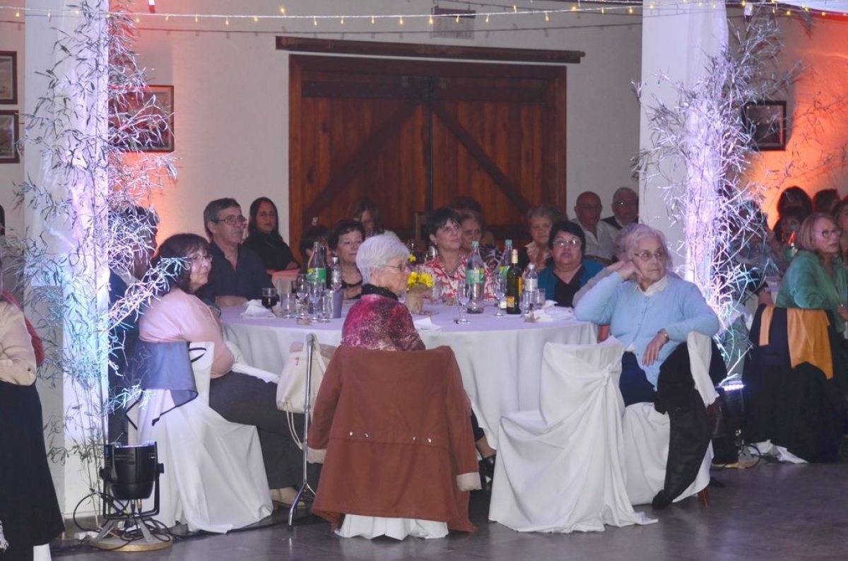 Con cena y baile el Fogón de los Gauchos celebró su 75° Aniversario